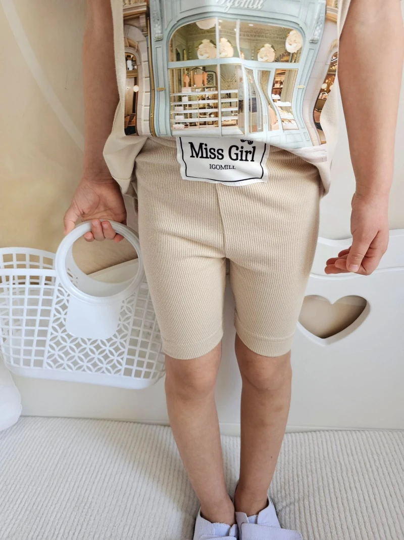 Dievčenské kraťasy ku kolenám