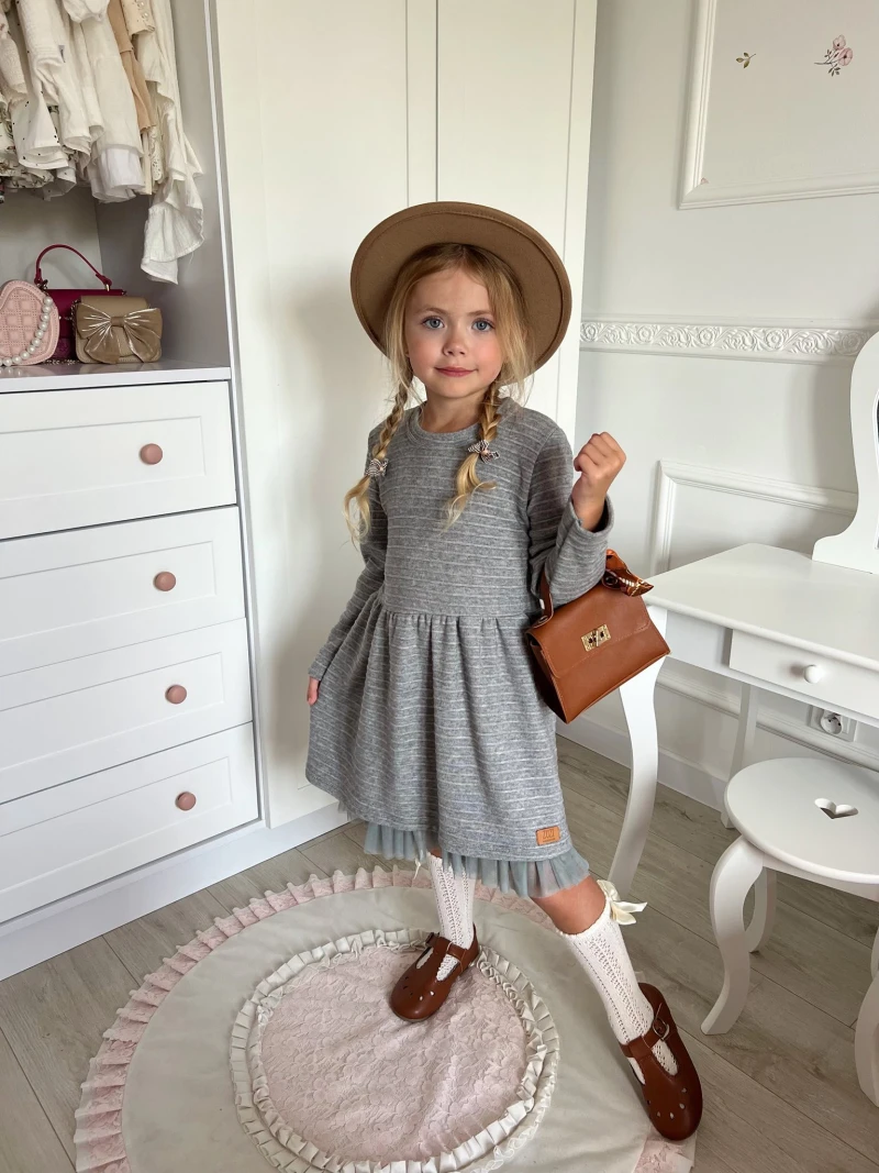 Dievčenské šaty s tylom