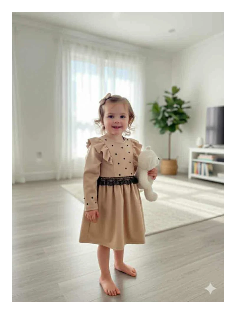 Dievčenské šaty s čipkou