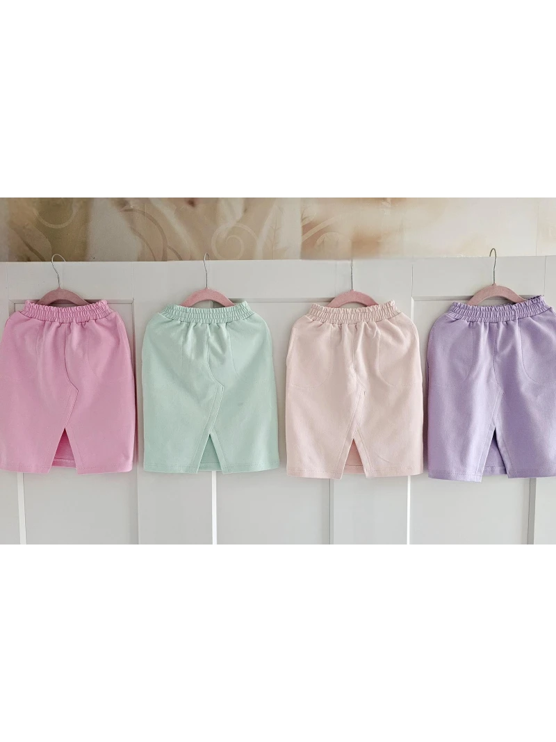 Dievčenská sukňa s rozparkom viac farieb