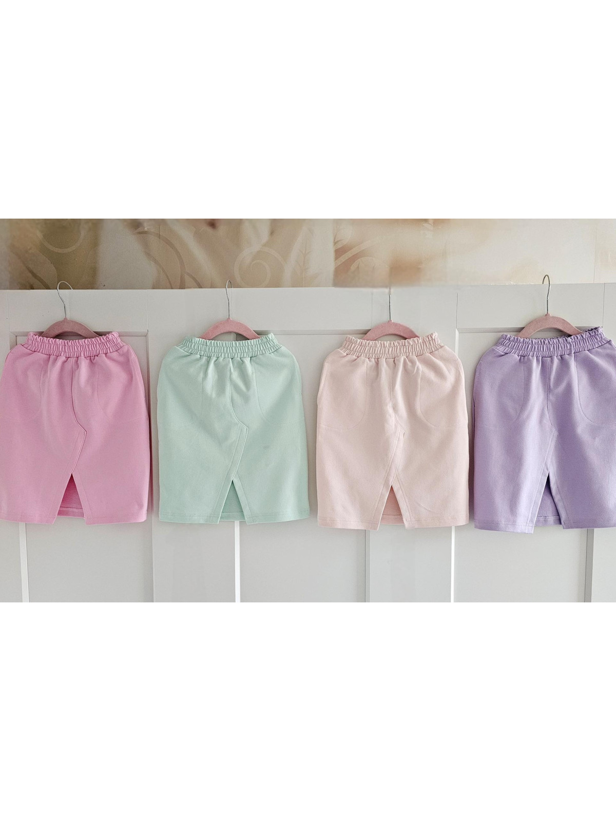 Dievčenská sukňa s rozparkom viac farieb