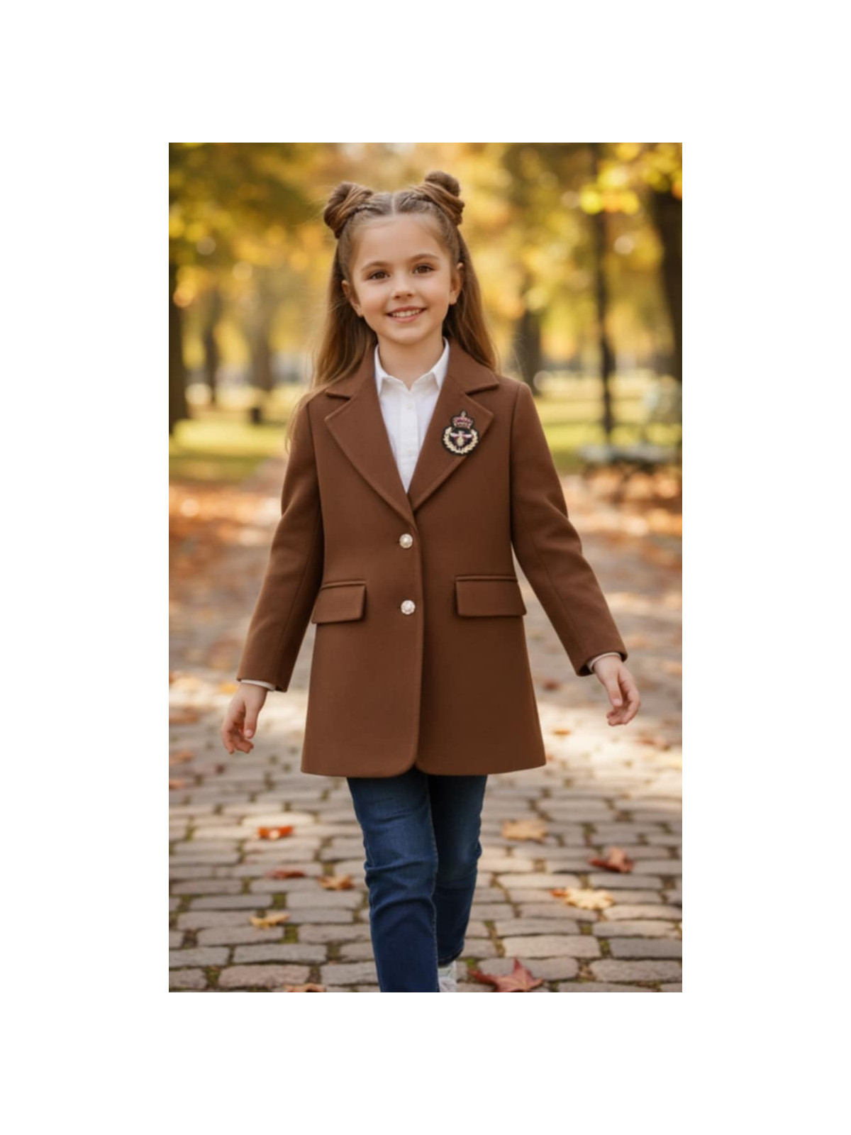 Dievčenský jarný kabát s nášivkou