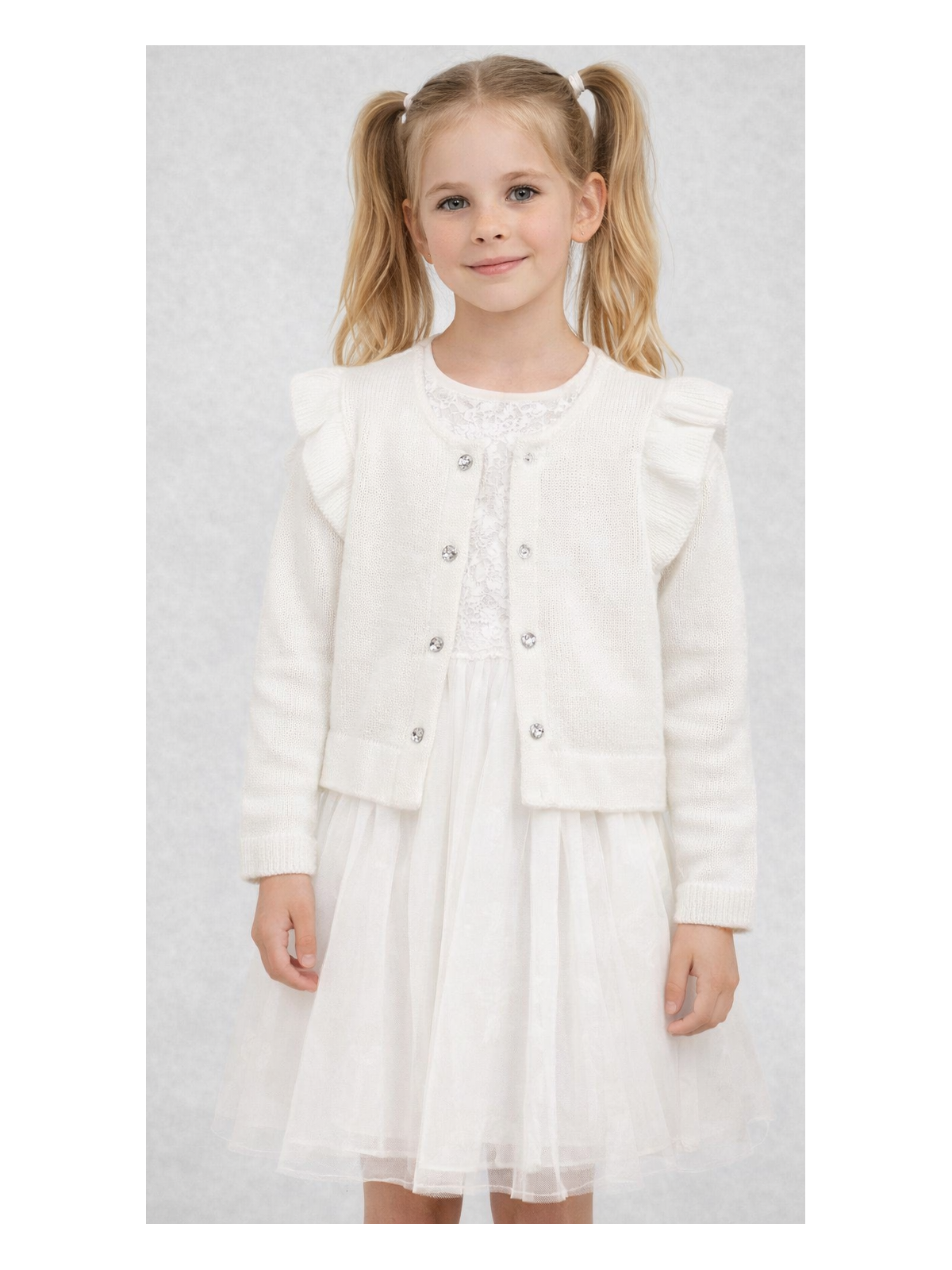 Dievčenský svetrík na strieborné gombíky