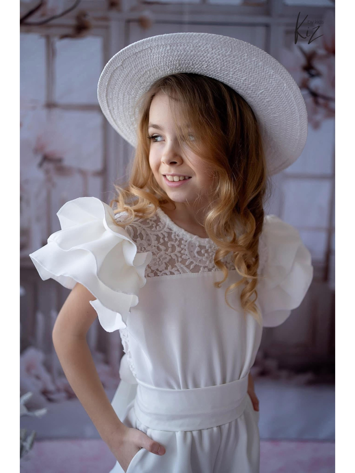 Dievčenský slávnostný overal s čipkou