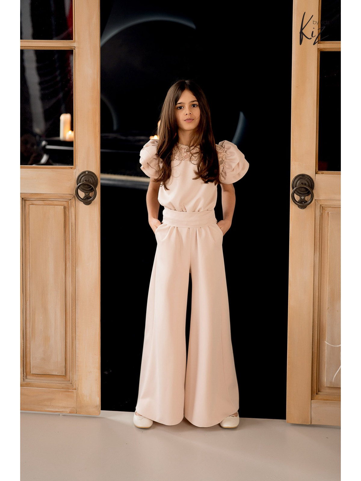 Dievčenský slávnostný overal s čipkou