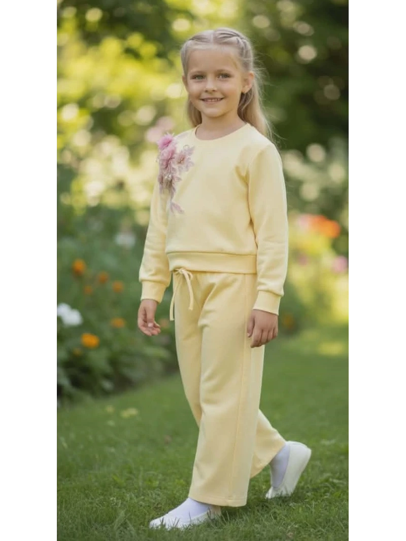 Dievčenský komplet zdobený kvetmi