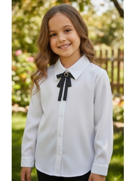 Dievčenská blúzka s brošňou