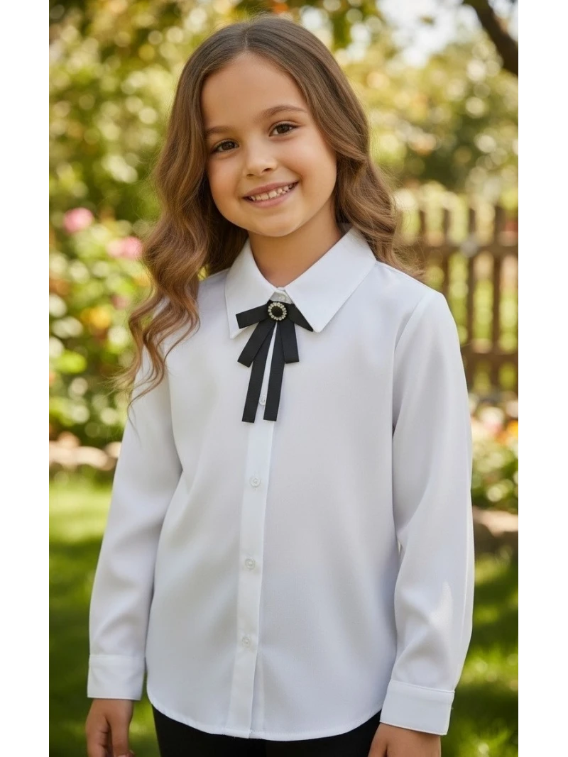 Dievčenská blúzka s brošňou