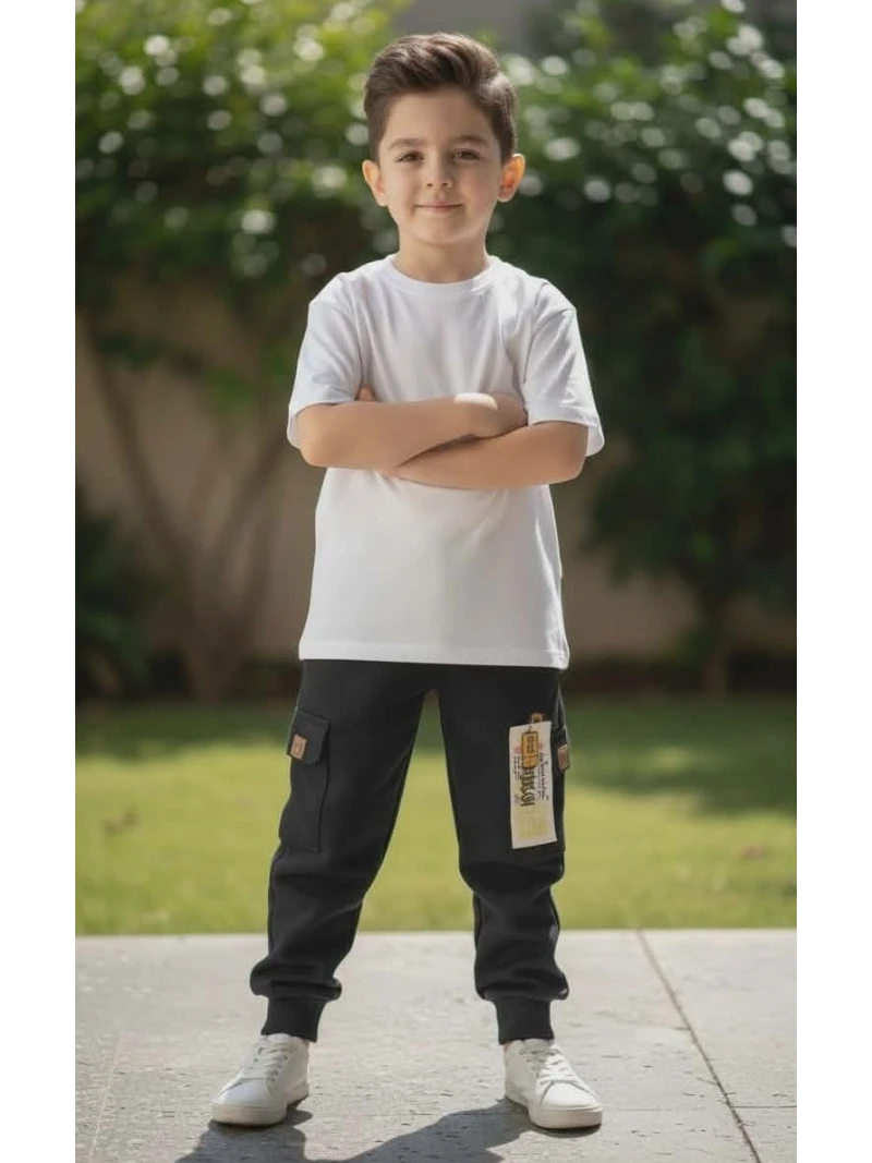 Chlapčenské kapsáčové tepláky s príveskom