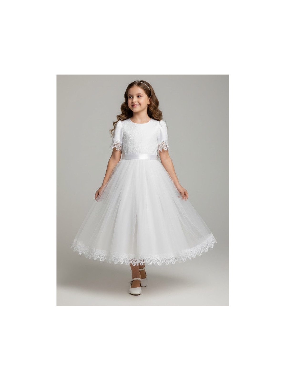 Dievčenské spoločenské šaty s čipkou na rukáve