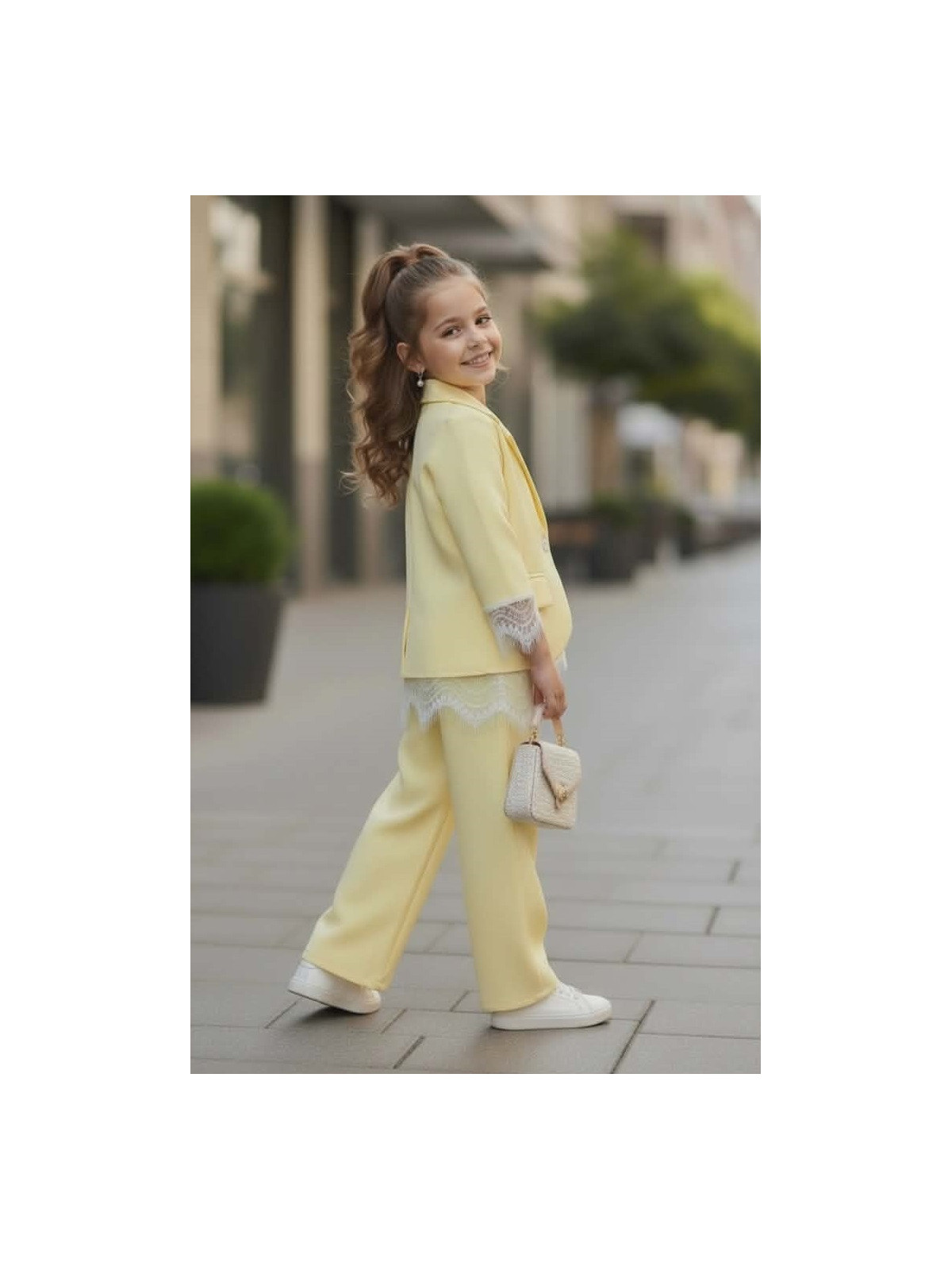 Dievčenské sako s čipkou