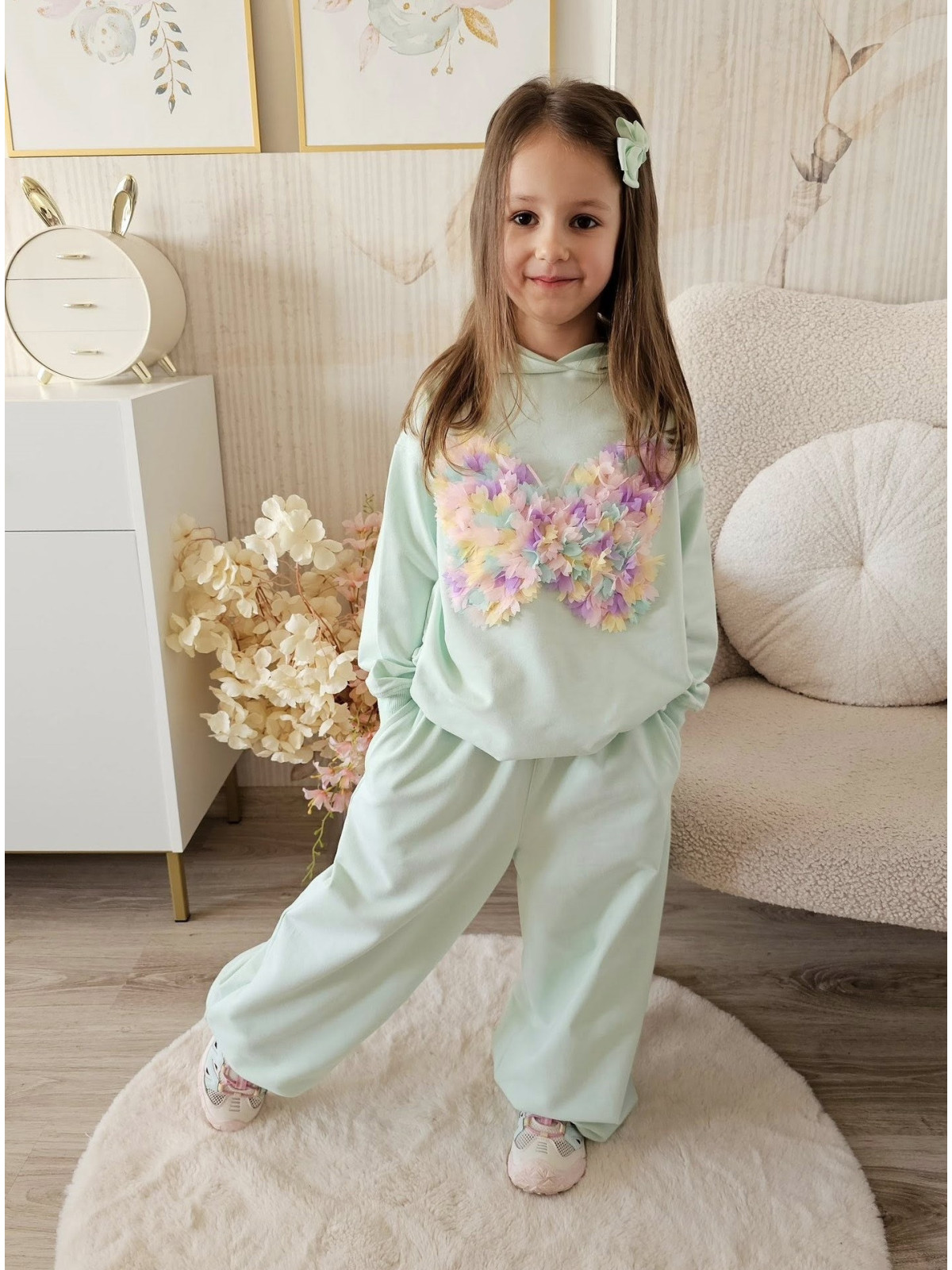 Dievčenská mikina s 3D motýľom